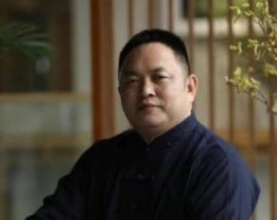 教师  吕熠鹤 .jpg